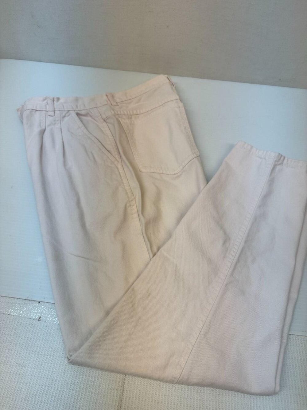 Womans Bill Blass Pale Pink Jeans Pleated front  sz. 10